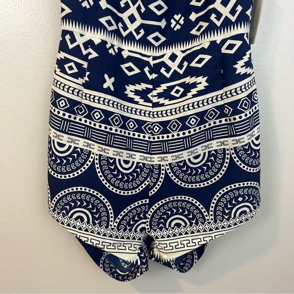 NWT Lagaci French Maverick Aztec Print Open Back Blue Strappy Romper Large - Picture 9 of 13